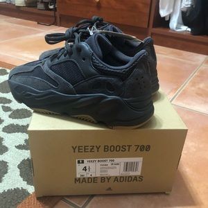 YEEZY 700 Utility Black S: 4.5